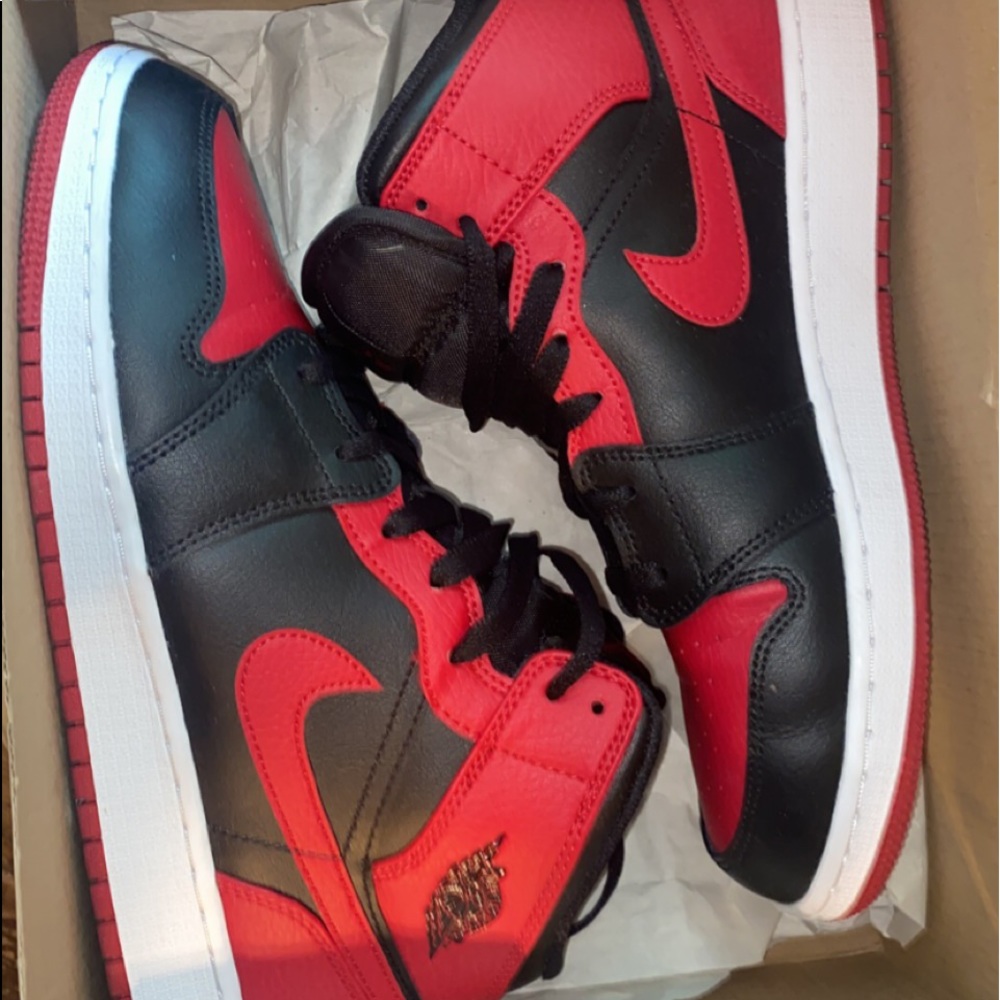 nike air jordan 1 mids (black, gym red & white)